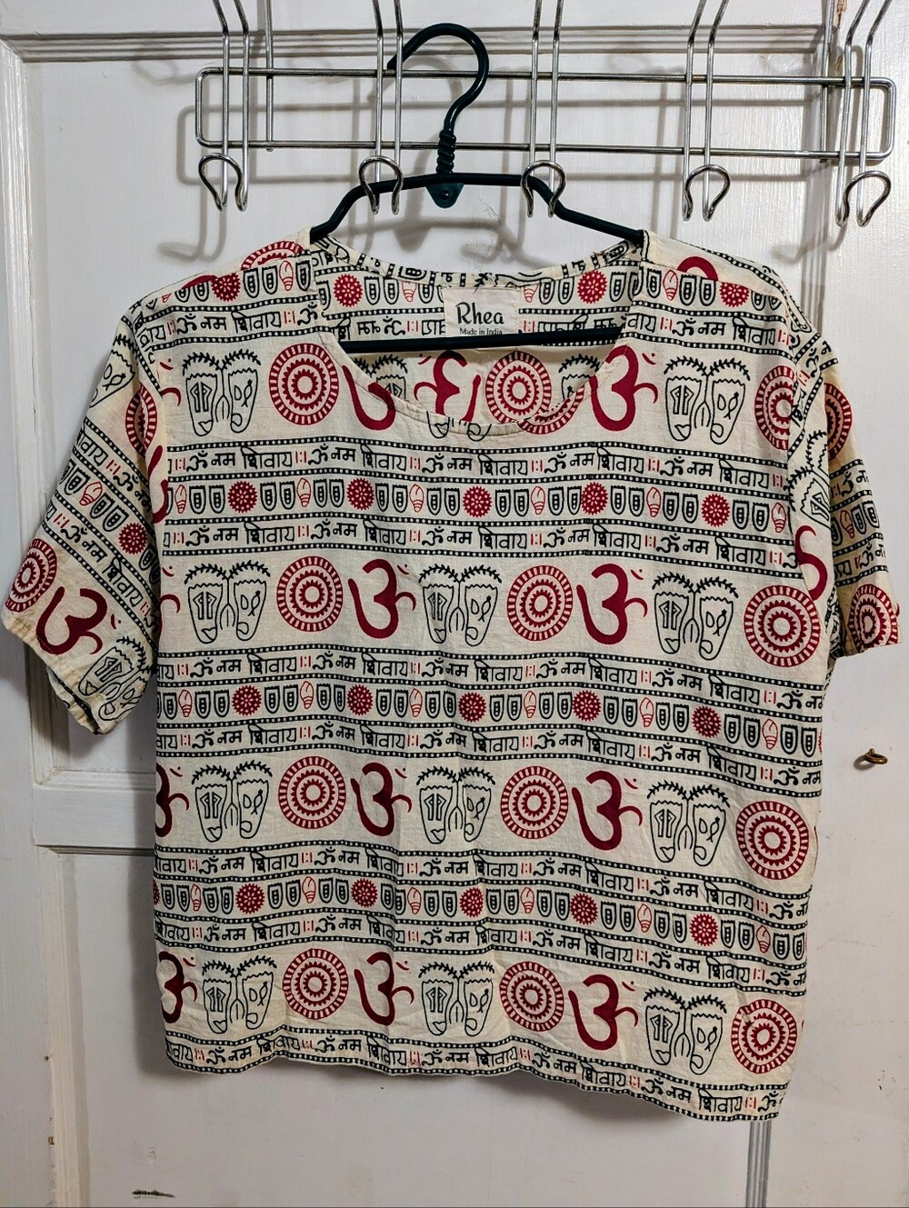 Rhea - Women's Short-Sleeve Printed Shirt in Cream, Black and Red